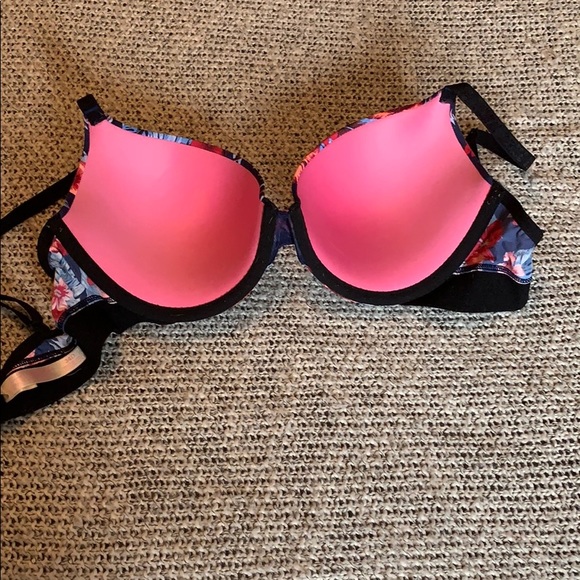Pink bra - Picture 2 of 3